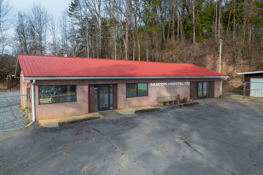 More Photos Of 535 W Main St, Franklin Specialty For Sale