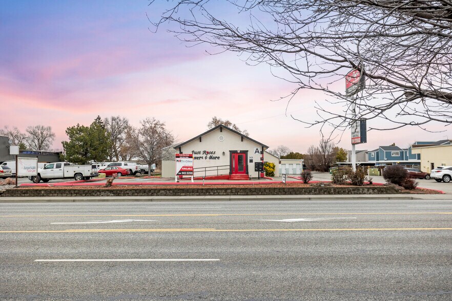 More Photos Of 5428 W Clearwater Ave, Kennewick Storefront Retail Office For Lease