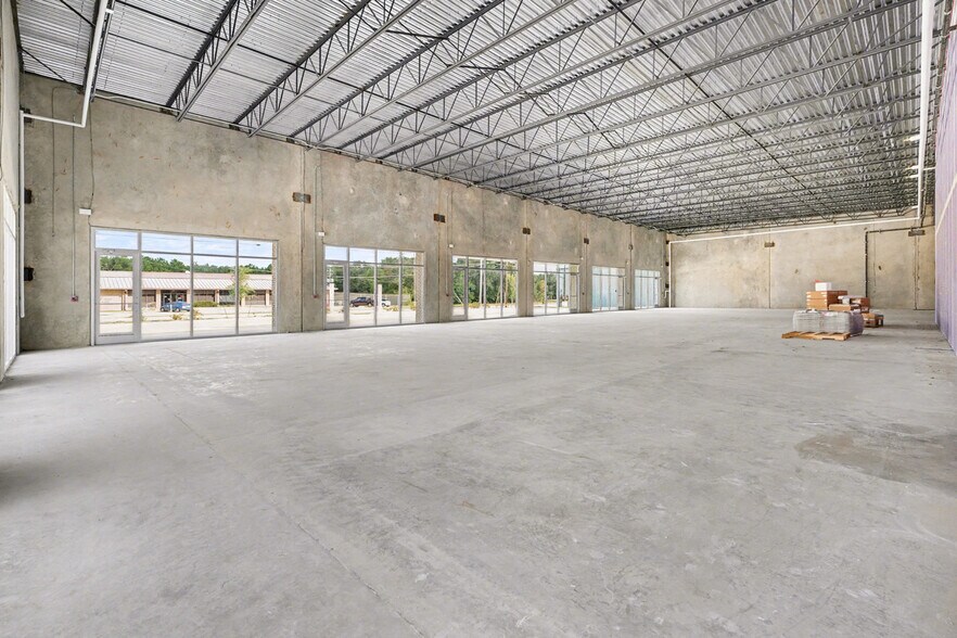 More Photos Of 3520 E Walnut St, Pearland General Retail For Lease