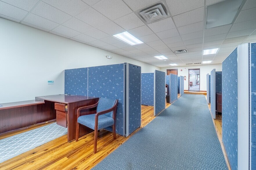 More Photos Of 9 Stewart St, Franklin Office For Sale