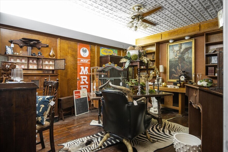 More Photos Of 117 E Lufkin Ave, Lufkin General Retail For Sale