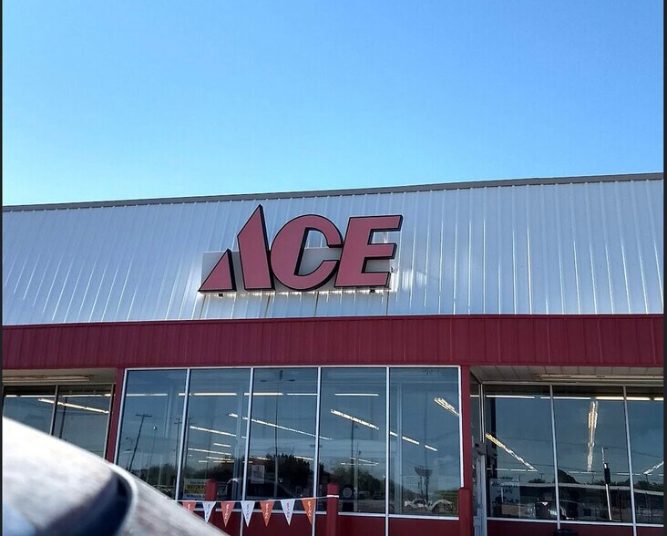 More Photos Of 2100 W Dickinson Blvd, Fort Stockton Freestanding For Sale