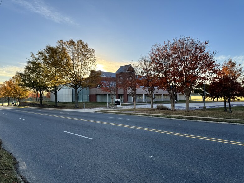 Primary Photo Of 2001 Kings Hwy, Shreveport Office For Lease