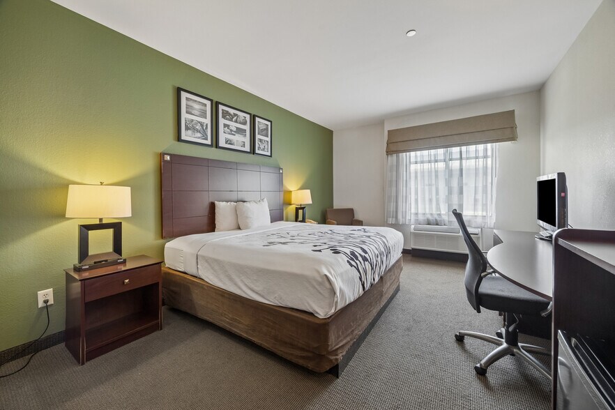 More Photos Of 18150 McKay Dr, Humble Hotel For Sale