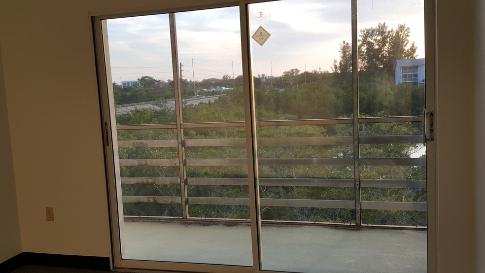 More Photos Of 1460 S McCall Rd, Englewood Medical For Sale