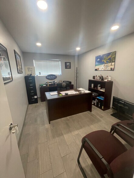 More Photos Of 1640 W Acoma Blvd, Lake Havasu City Showroom For Sale