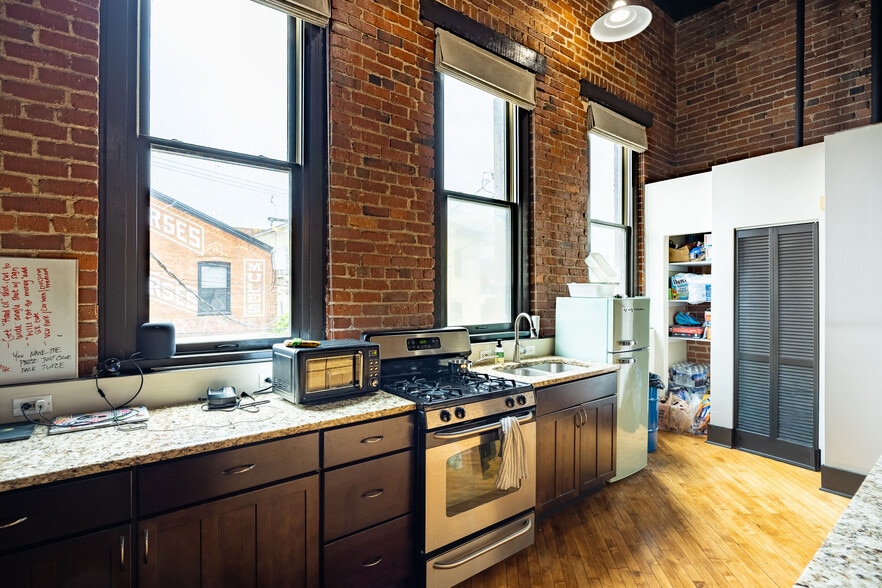 More Photos Of 1814 E Franklin St, Richmond Office Residential For Sale