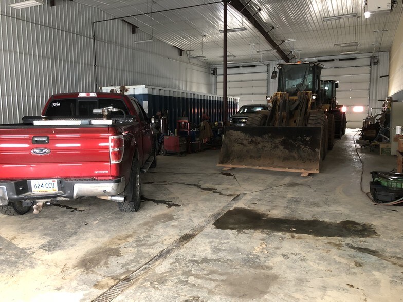 More Photos Of 14468 Commerce Park Blvd, Williston Warehouse For Sale