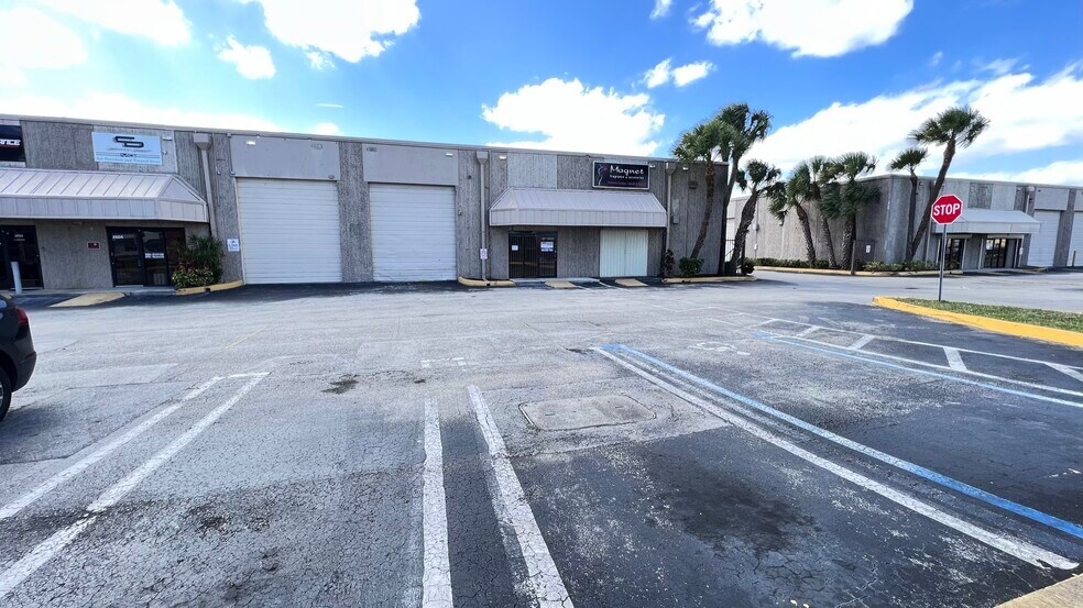 More Photos Of 2600-2634 NW 72nd Ave, Miami Warehouse For Lease