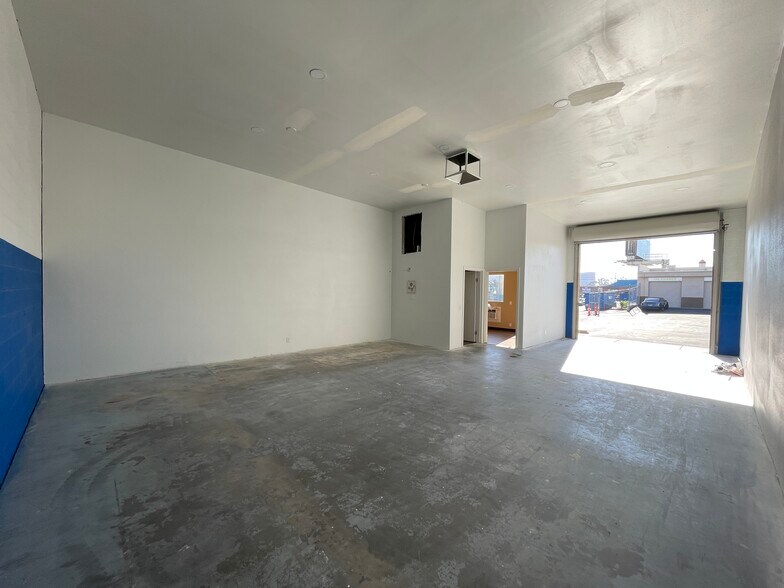 More Photos Of 3894 Spring Mountain Rd, Las Vegas Light Distribution For Lease