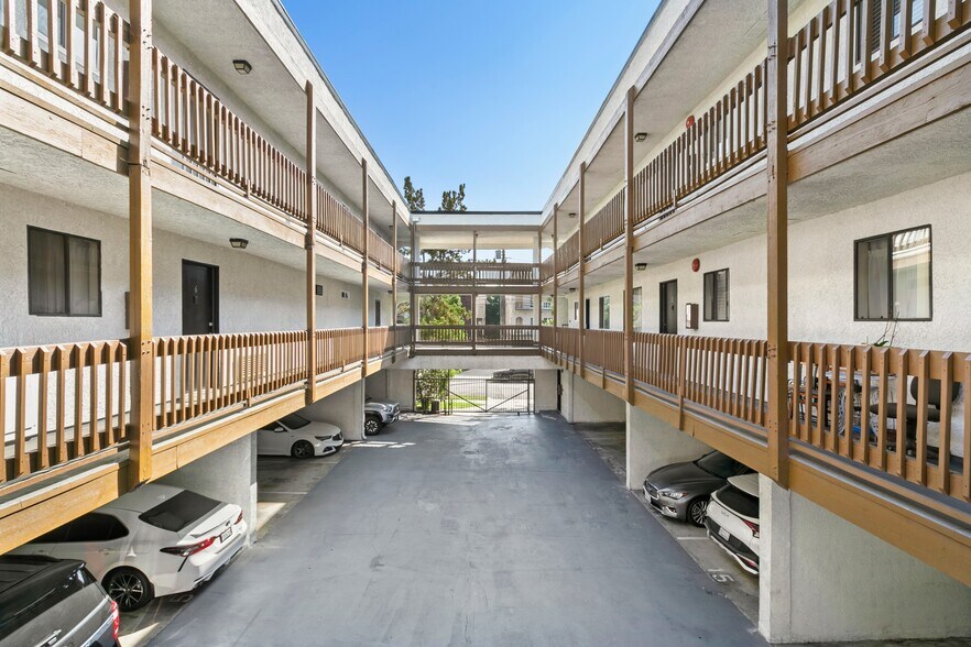 More Photos Of 629-631 E Elk Ave, Glendale Apartments For Sale
