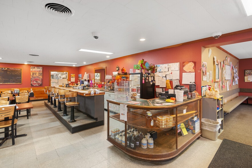 More Photos Of 125 N Newton St, Middleton Restaurant For Sale