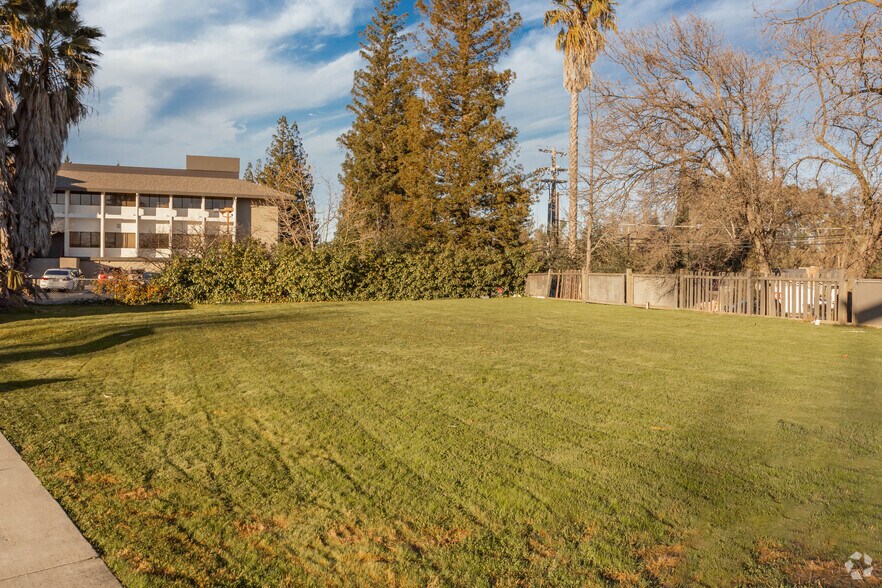 More Photos Of 5525 Dewey Dr, Fair Oaks Medical For Lease