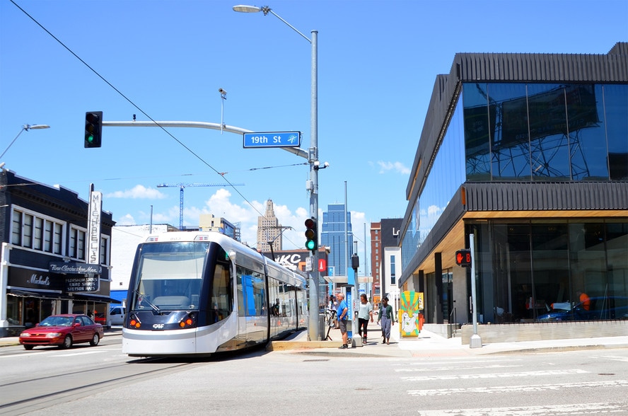 More Photos Of 1881 Main St, Kansas City Office For Lease
