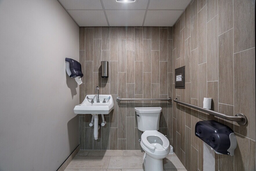 More Photos Of 195 King Ave, Athens Medical For Lease