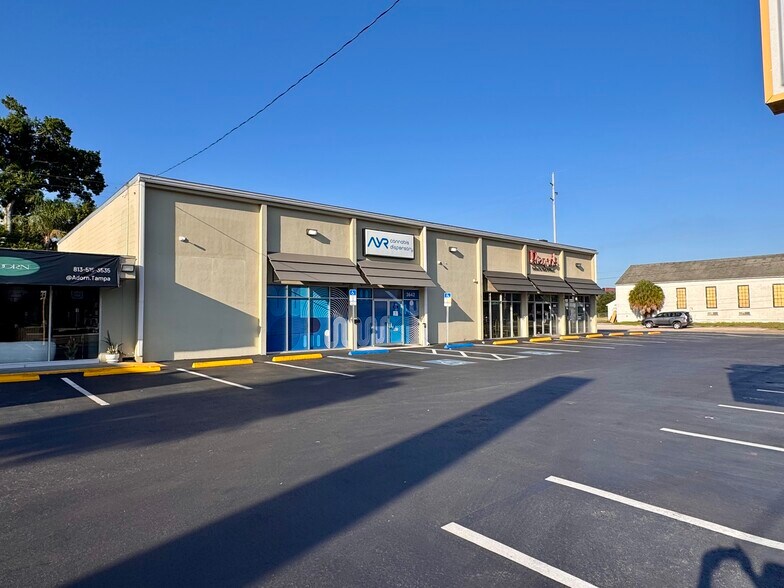 Primary Photo Of 3642 W Kennedy Blvd, Tampa Storefront For Lease