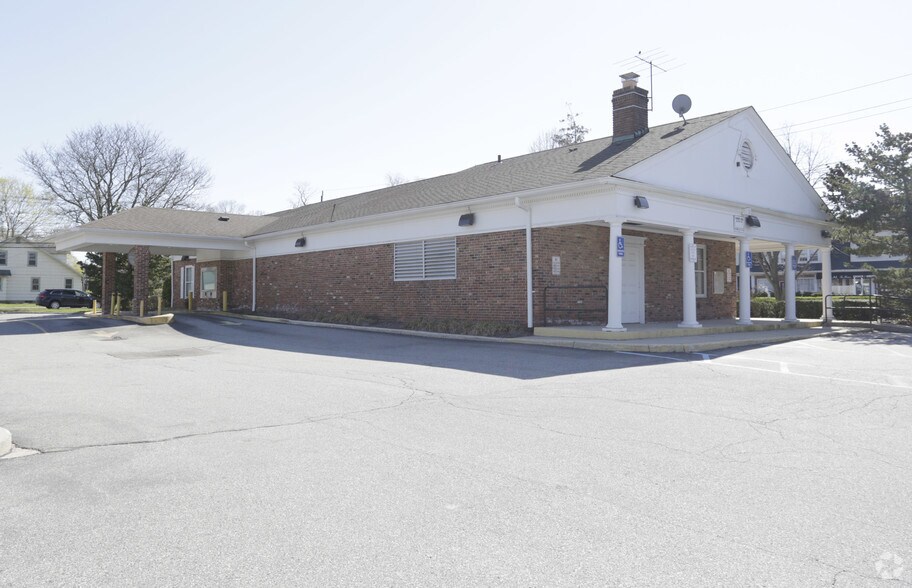 More Photos Of 245 Lake Ave, Saint James Bank For Lease