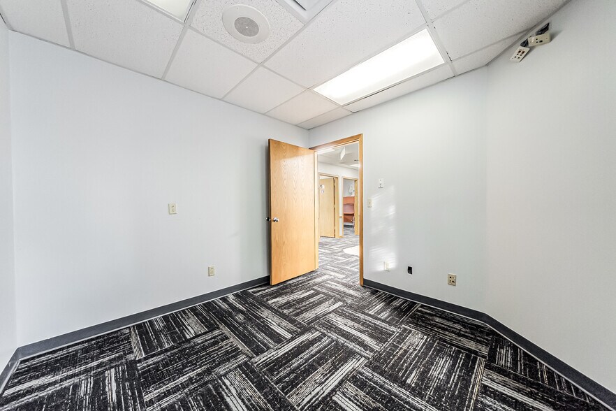 More Photos Of 4259 Lake Rd, Lorain Office For Sale