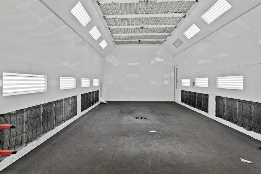 More Photos Of 7400 San Fernando Rd, Sun Valley Warehouse For Sale