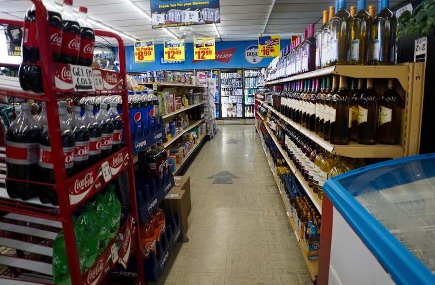 More Photos Of 5552-5598 Commercial Way, Spring Hill Service Station For Sale