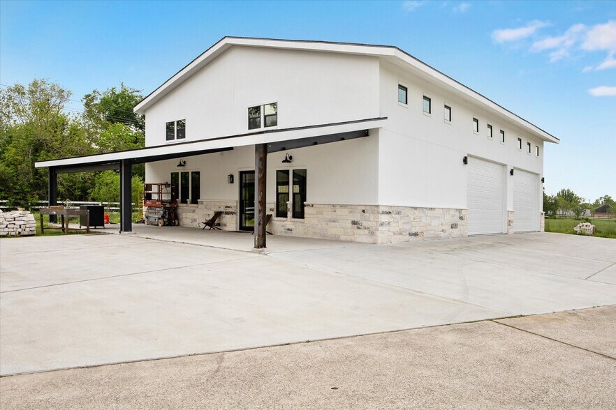 More Photos Of 17810 County Road 125, Pearland Flex For Sale