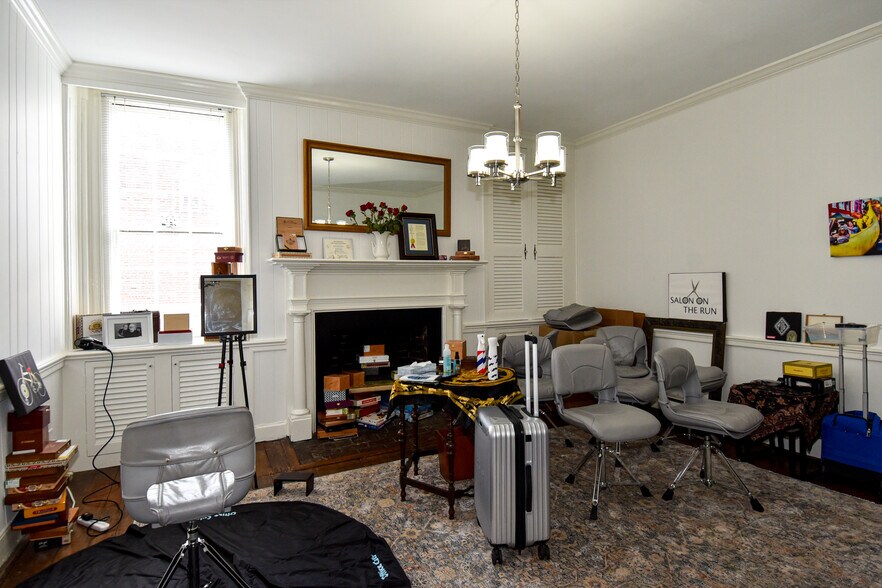 More Photos Of 109-111 S Fairfax St, Alexandria Office For Sale