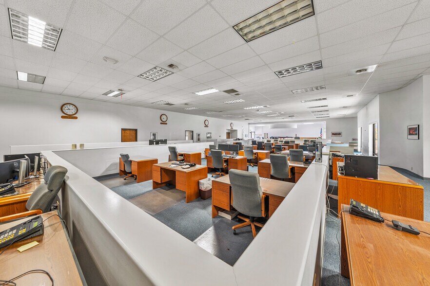 More Photos Of 2090 Commerce Dr, Medford Office For Lease