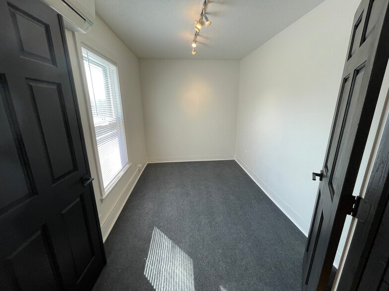 More Photos Of 961 Grand Ave, Saint Paul Storefront Retail Office For Lease