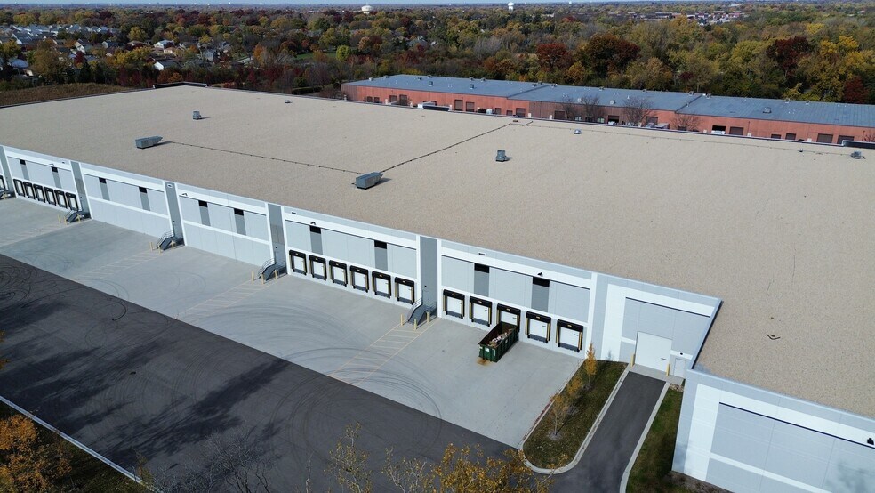 More Photos Of 8110-8118 Lemont Rd, Woodridge Distribution For Lease