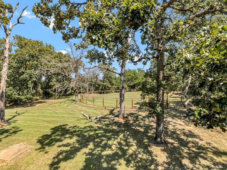 More Photos Of 750 N US Highway 287, Palestine Multifamily For Sale