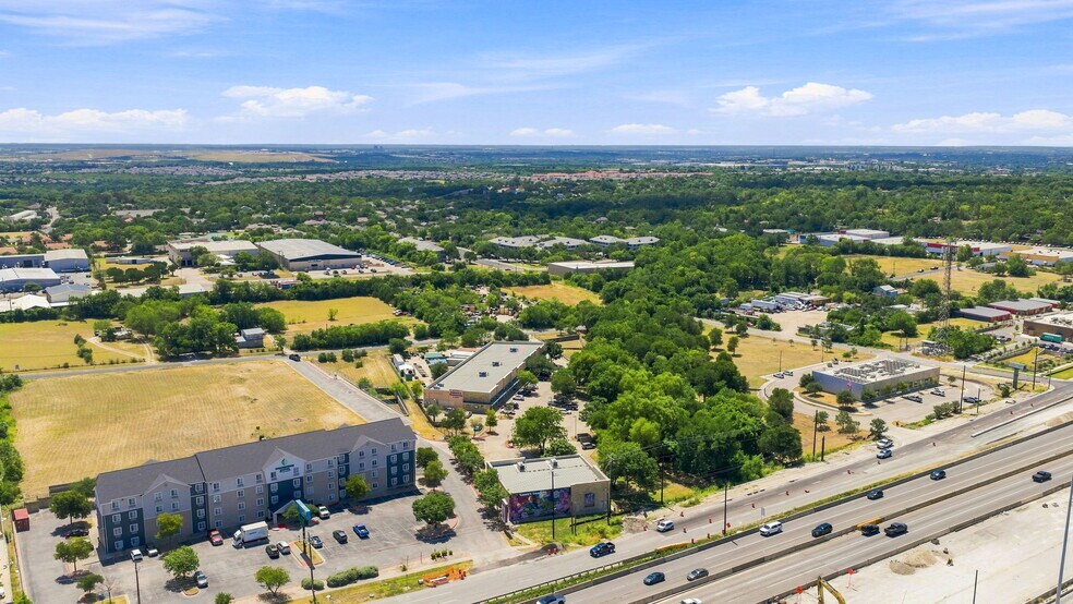 More Photos Of 11055 N IH-35, Austin Storefront For Lease
