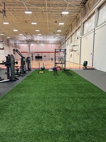 More Photos Of 8100 Tyler Blvd, Mentor Warehouse For Lease