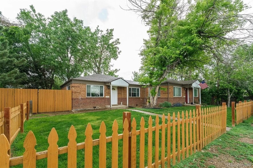 Primary Photo Of 913 Kilmer St, Golden Apartments For Sale