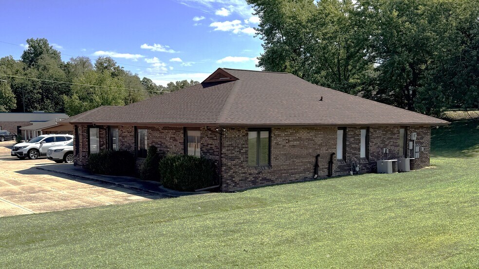 More Photos Of 2525 E Jackson Blvd, Jackson Office For Lease