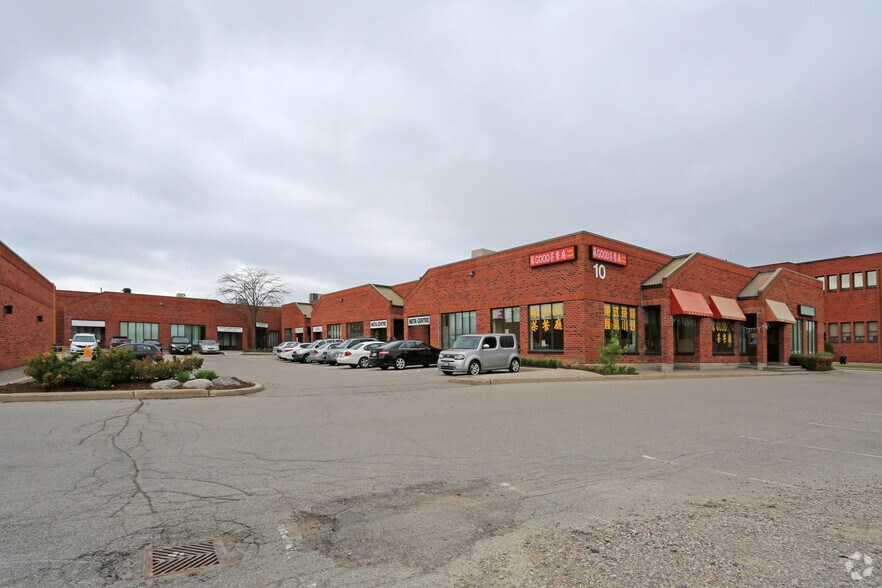 More Photos Of 10 W Pearce St, Richmond Hill Light Distribution For Lease