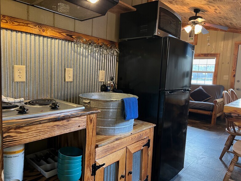 More Photos Of 1062 Susan Rd, Lake Ozark Hotel For Sale