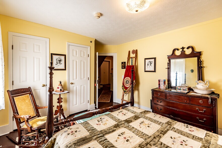 More Photos Of 129 N Main St, Waynesville Specialty For Sale