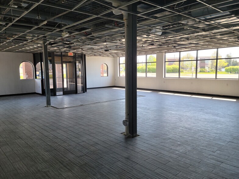More Photos Of 13810-13854 Lakeside Cir, Sterling Heights Storefront Retail Office For Lease