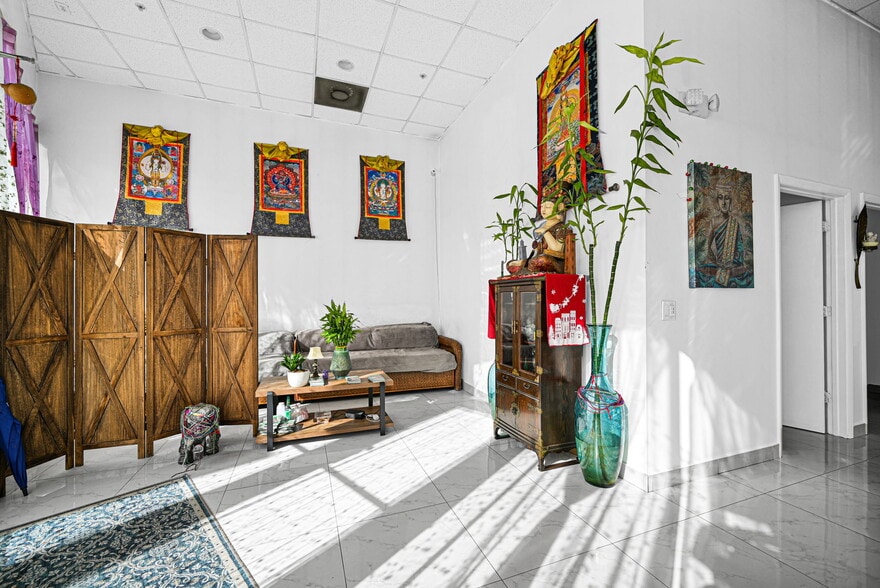 More Photos Of 2301 Wilton Dr, Wilton Manors Apartments For Sale