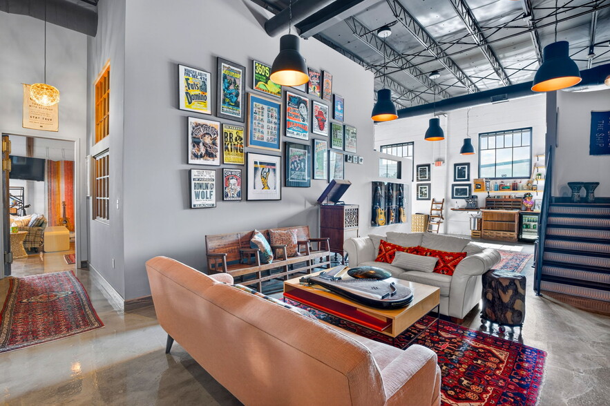 More Photos Of 2500 Emerson Ave S, Saint Petersburg Manufacturing For Lease