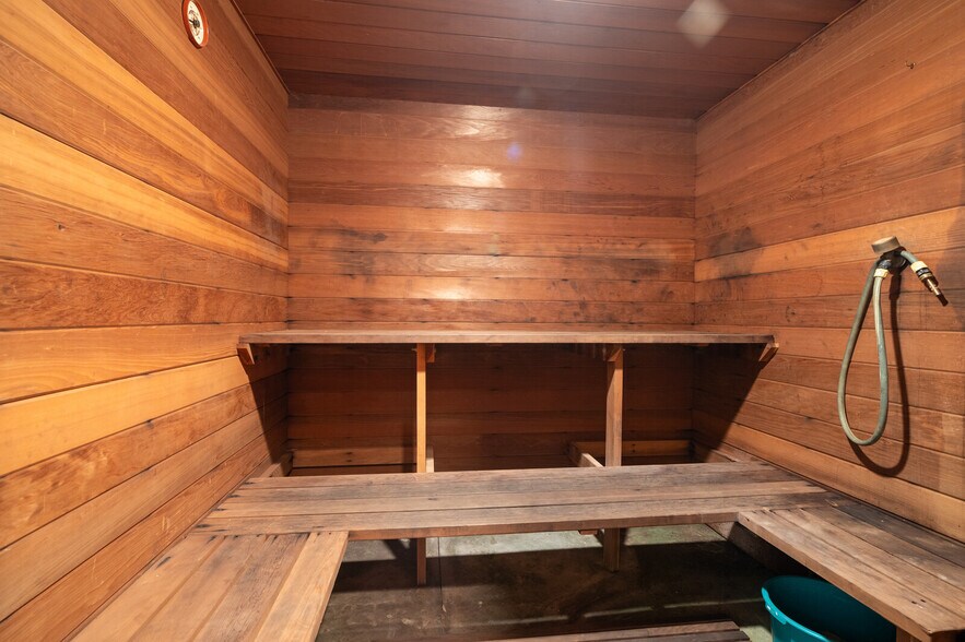 More Photos Of 42470 Executive Dr, Harrison Township Warehouse For Lease