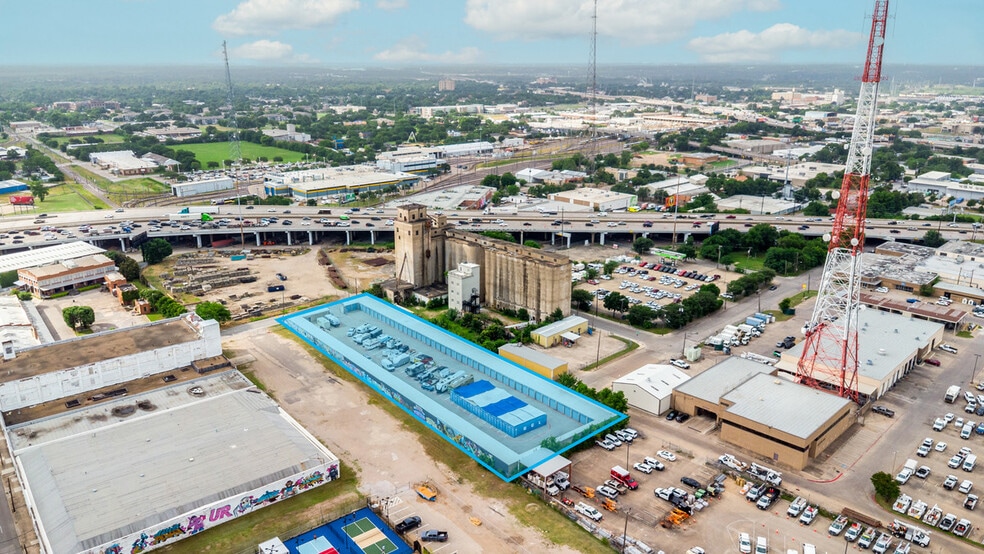 More Photos Of 3215 Hickory St, Dallas Self Storage For Sale