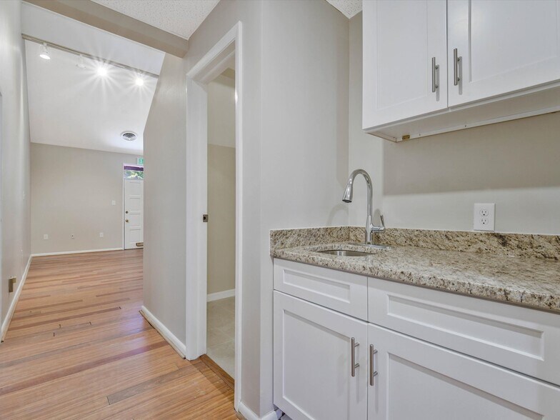 More Photos Of 311 Maple Ave W, Vienna Medical For Lease