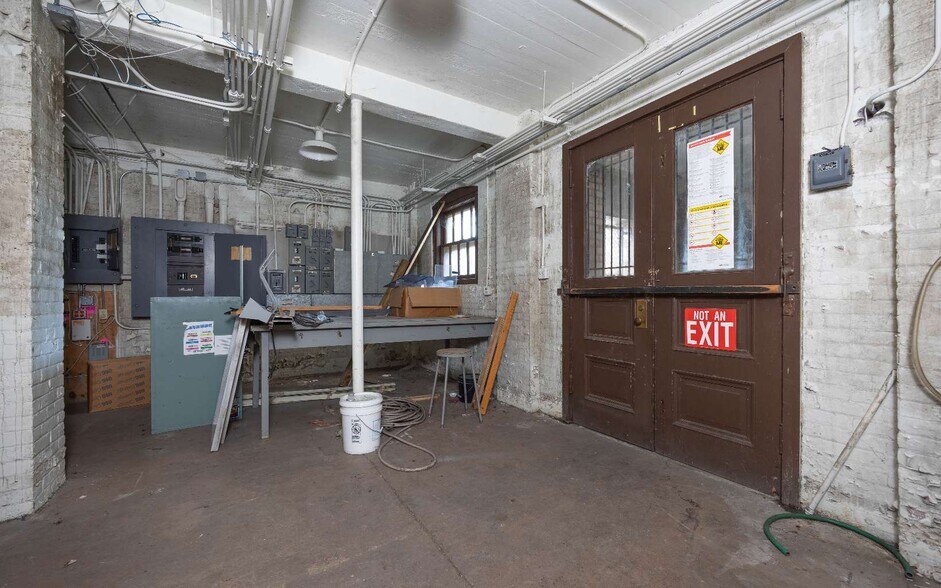 More Photos Of 400 S Ohio Ave, Live Oak Post Office For Sale