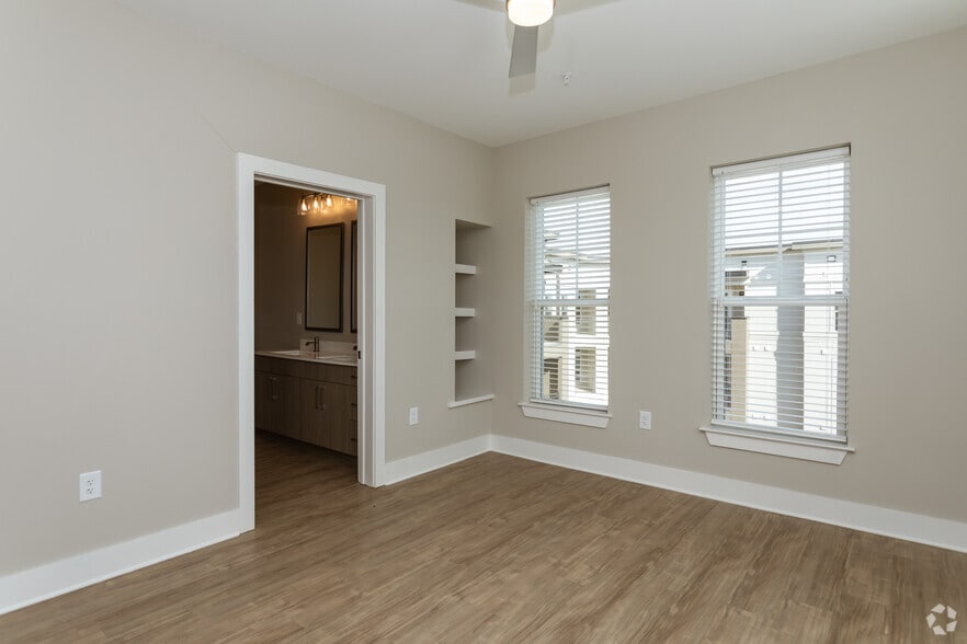 More Photos Of 222 S Main St, Mooresville Apartments For Lease