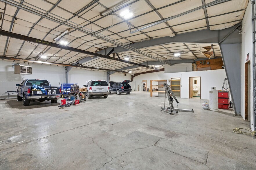 More Photos Of 5823 N Florida St, Spokane Manufacturing For Lease