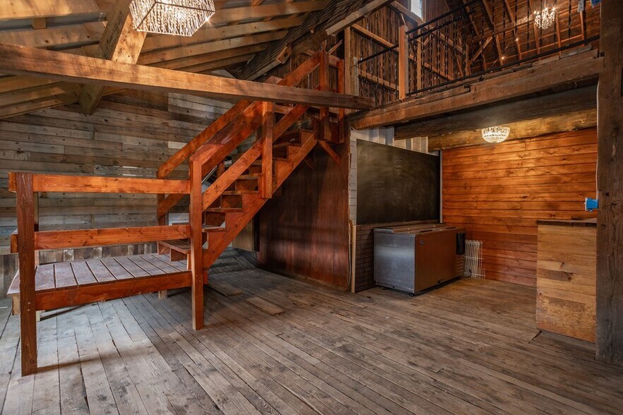 More Photos Of 211 Hanks Rd, Troy Hospitality For Sale