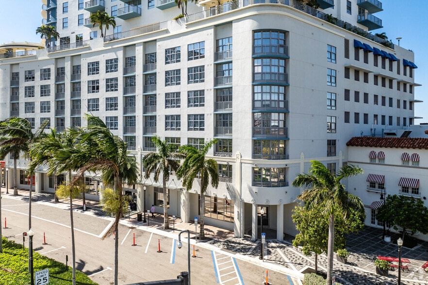 More Photos Of 1820 Hollywood Blvd, Hollywood Restaurant For Lease