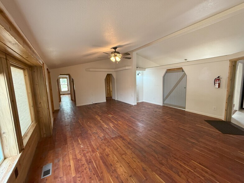 More Photos Of 1554 Amsterdam Rd, Belgrade Office For Lease