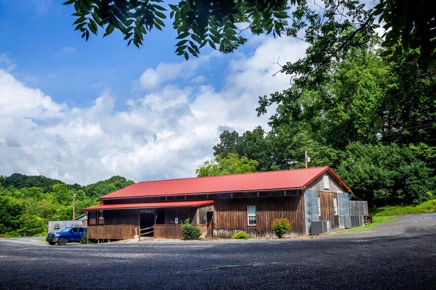 Primary Photo Of 310 Keller Ave, Fayetteville Restaurant For Sale